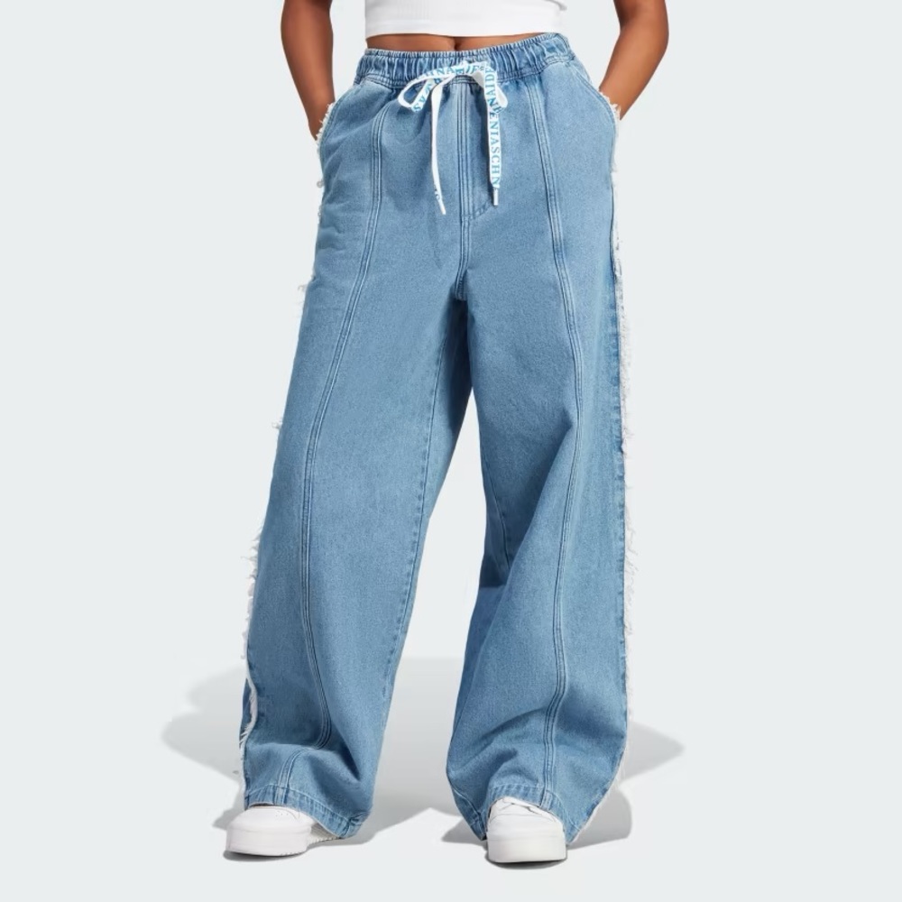 Adidas LOOSE-FIT, HIGH-WAISTED JEANS WITH FRAYED DETAILS FOR A PLAYFUL TOUCH.